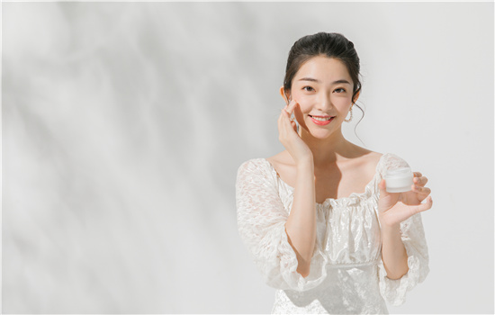 美瞳滑片是什么原因引起的,美瞳一直滑片摘了一直有分泌物