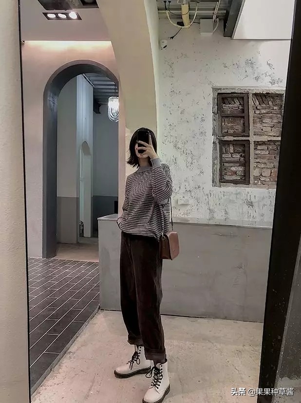 好看的马丁靴穿搭推荐 (30套秋冬马丁靴搭配图片大全)