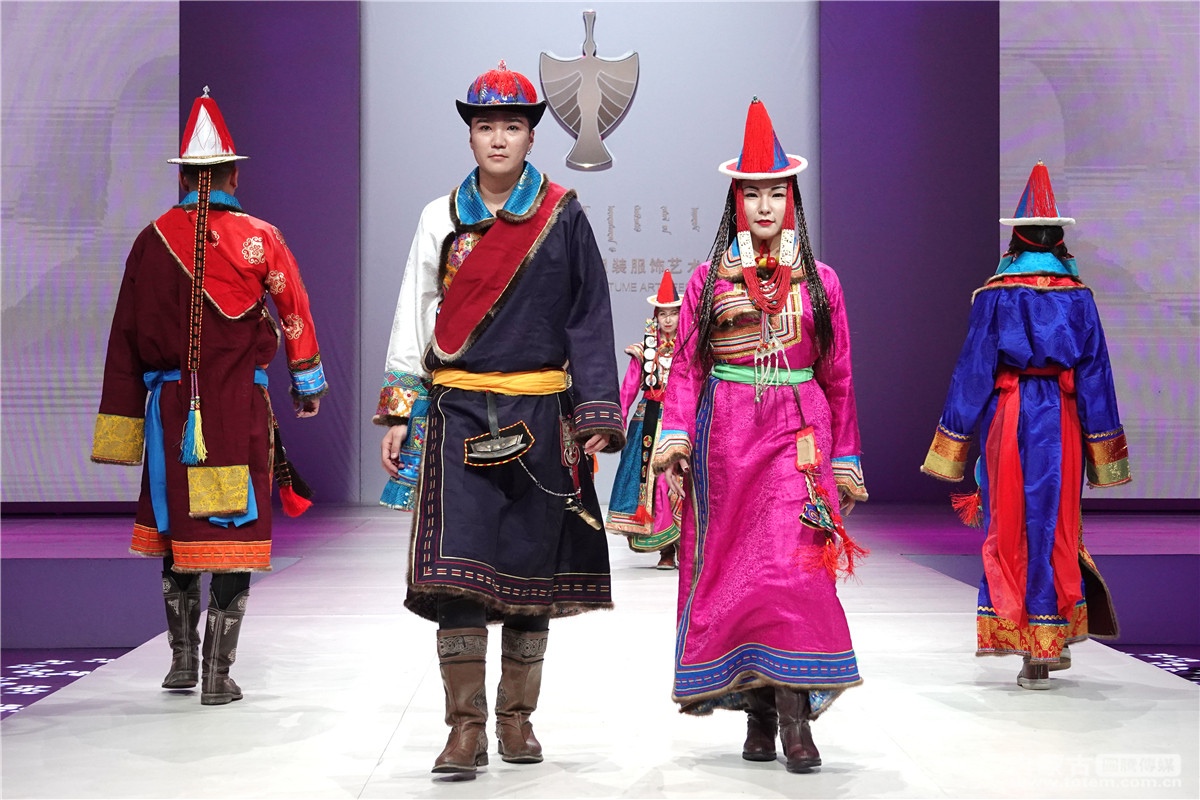 云南民族服饰批发市场昆明,云南民族服装批发一手货源