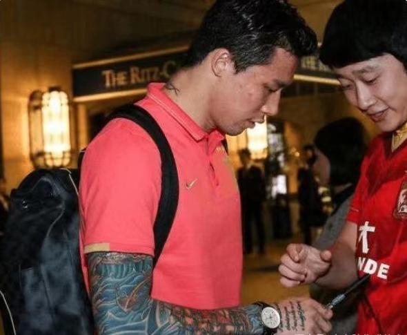 中国男足队员们的豪车,盘点中国各大男足豪宅