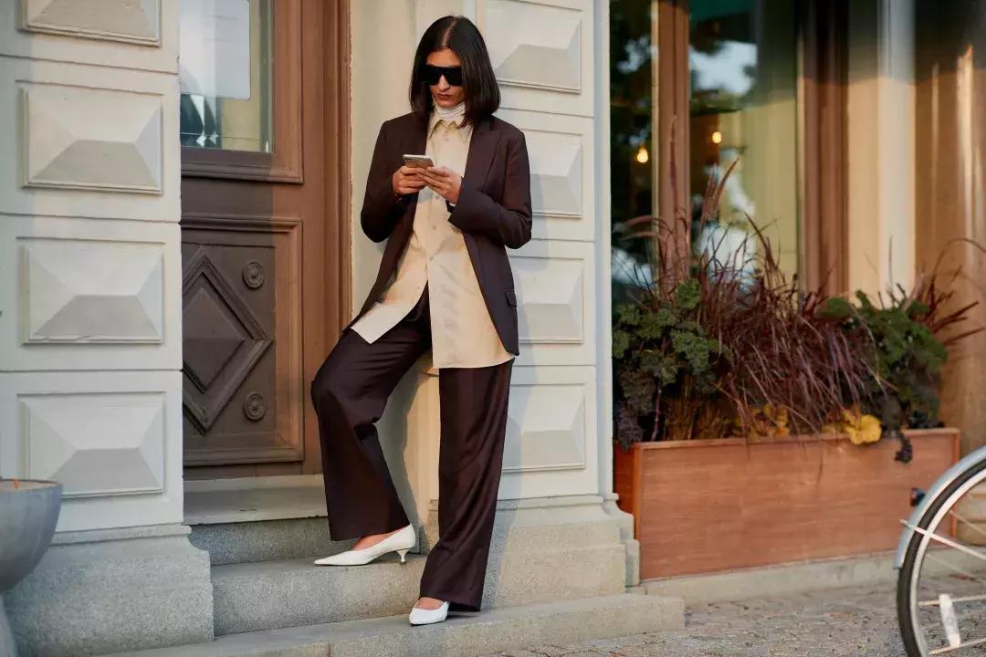 穿上西装我就必须彬彬有礼,像大人一样穿上一身帅气西装