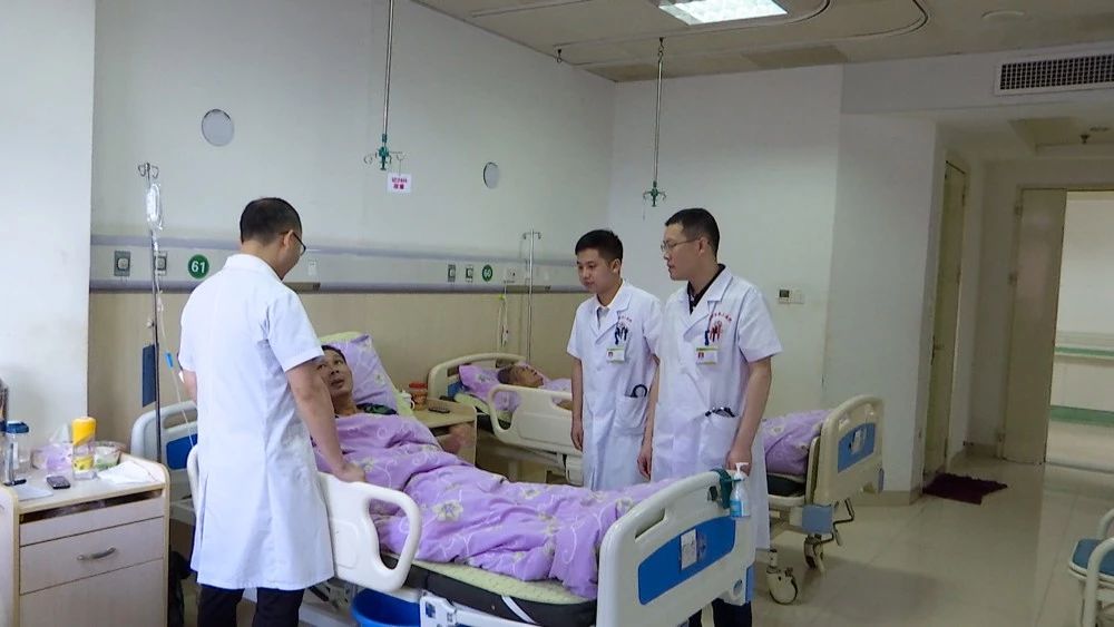 龙文:夏季结石高发,三院医生教你如何预防!