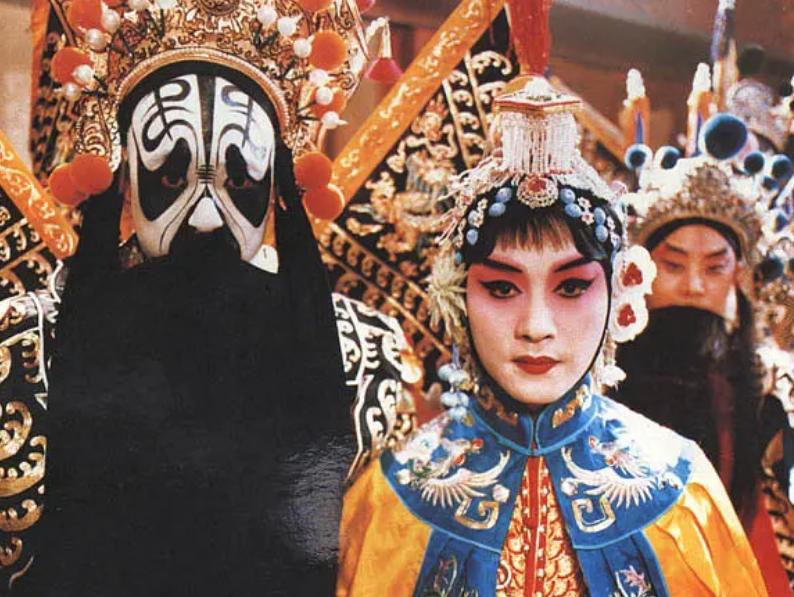 对程蝶衣恩将仇报的小四，27年后已两鬓斑白，但气质依旧如兰