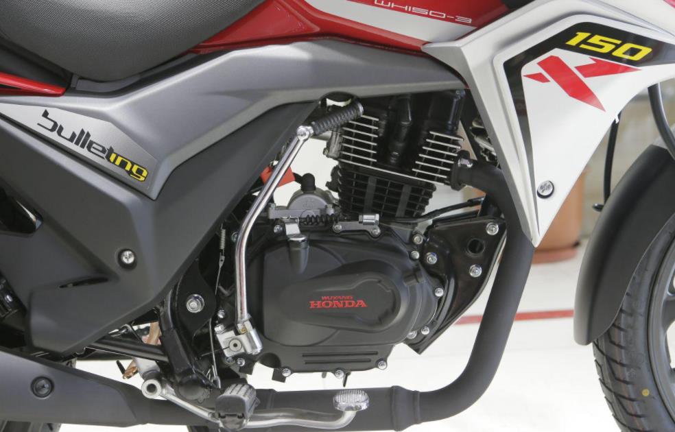 天剑150的同级对手，这款五羊本田150，做工漆水优良，售8000元