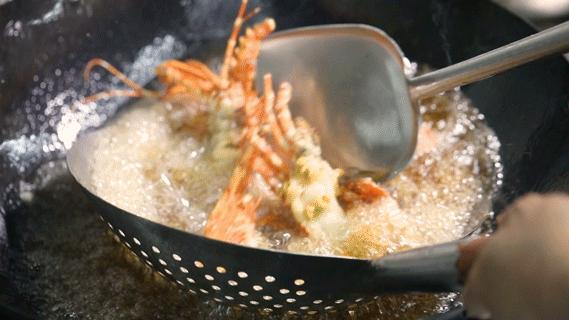 宝安人的顺德饭堂,生蚝用木桶蒸,还加黑松露