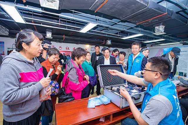 2000元买的是假翡翠吗,200元能买到天然水晶