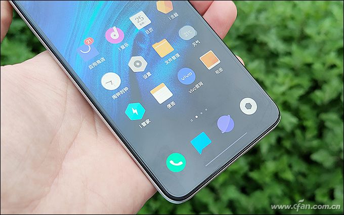 iqooz1天玑1000是骁龙多少,iqooz1全面评测首发天玑1000plus