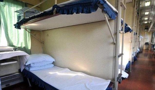 绿皮火车卧铺坐软卧好还是硬卧好,普通火车的软卧和硬卧有什么区别