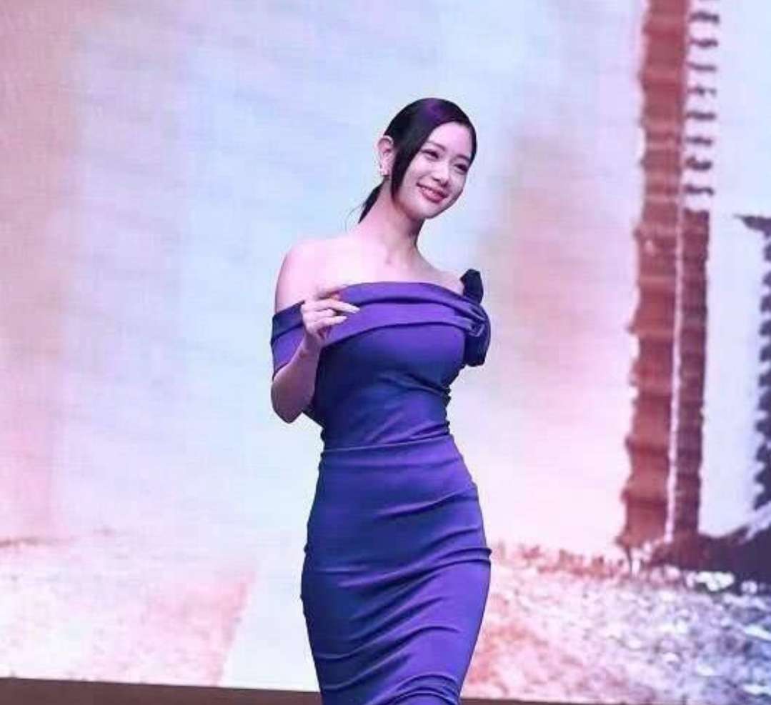 李成敏穿无痕裤后身材成为一绝,李成敏为什么穿露脐装