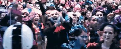 推荐两部生猛的办公室大逃杀电影,最火爆的大逃杀电影