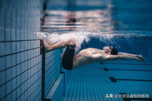 游泳换气技巧和手臂动作,游泳教程手臂慢动作