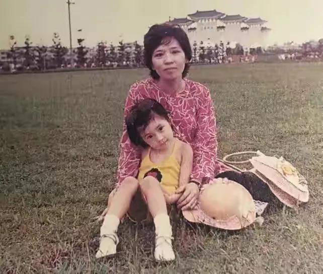 至尊红颜贾静雯在线观看,至尊红颜贾静雯回眸