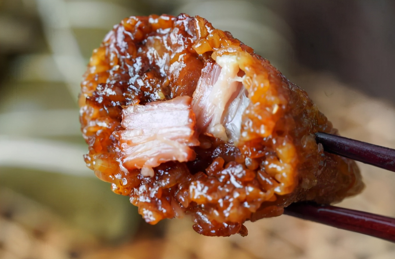 肉香粽子的家常做法,肉香蛋黄粽子