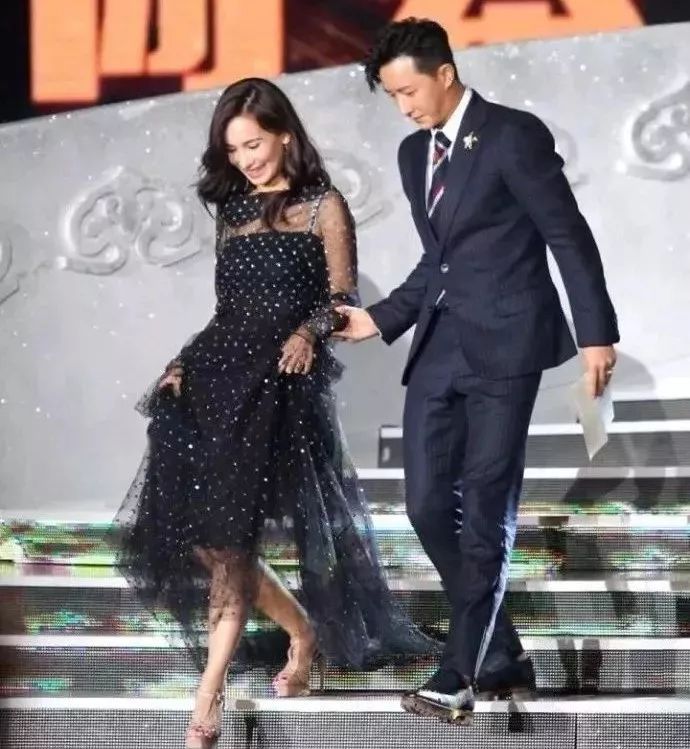 韩庚卢靖姗大婚！背后是一个过气偶像“自杀式”崛起的惨烈之路