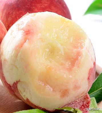 一口就爆汁！陕西突围水蜜桃成熟了，真正的自然熟，桃园现摘现发