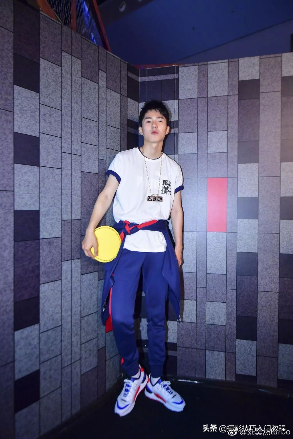 刘昊然拍照姿势教学,刘昊然自拍照环绕模板