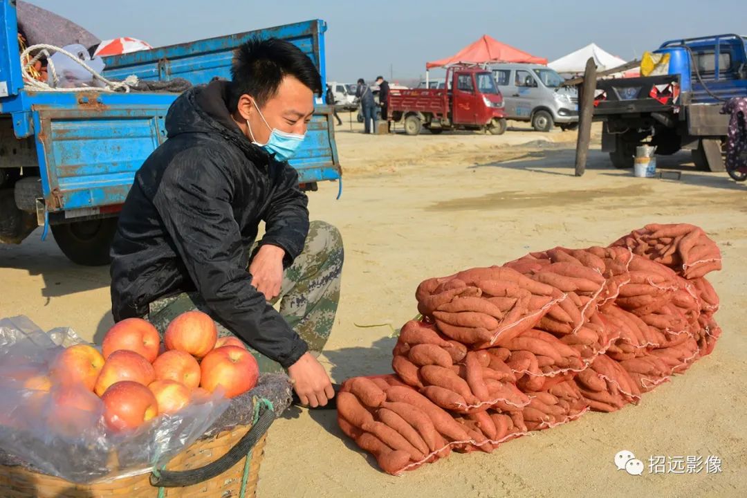 龙口粉丝主产区张星农村大集开市了!来赶集的人还不少来