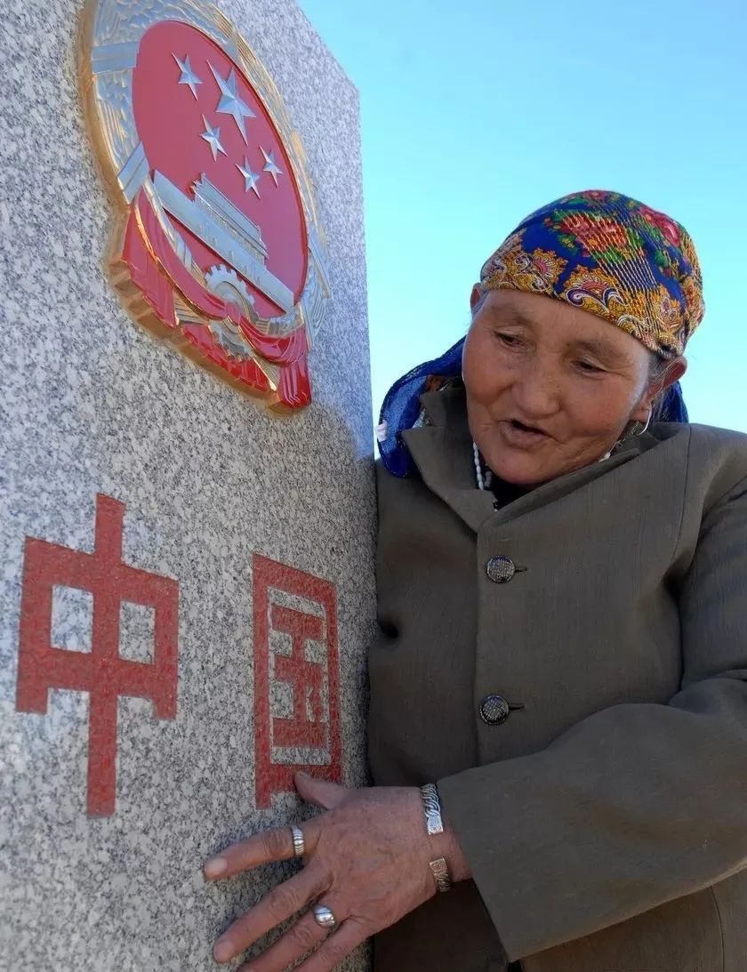 她用58年在边界刻下十万块中国石，荣获“人民楷模”称号