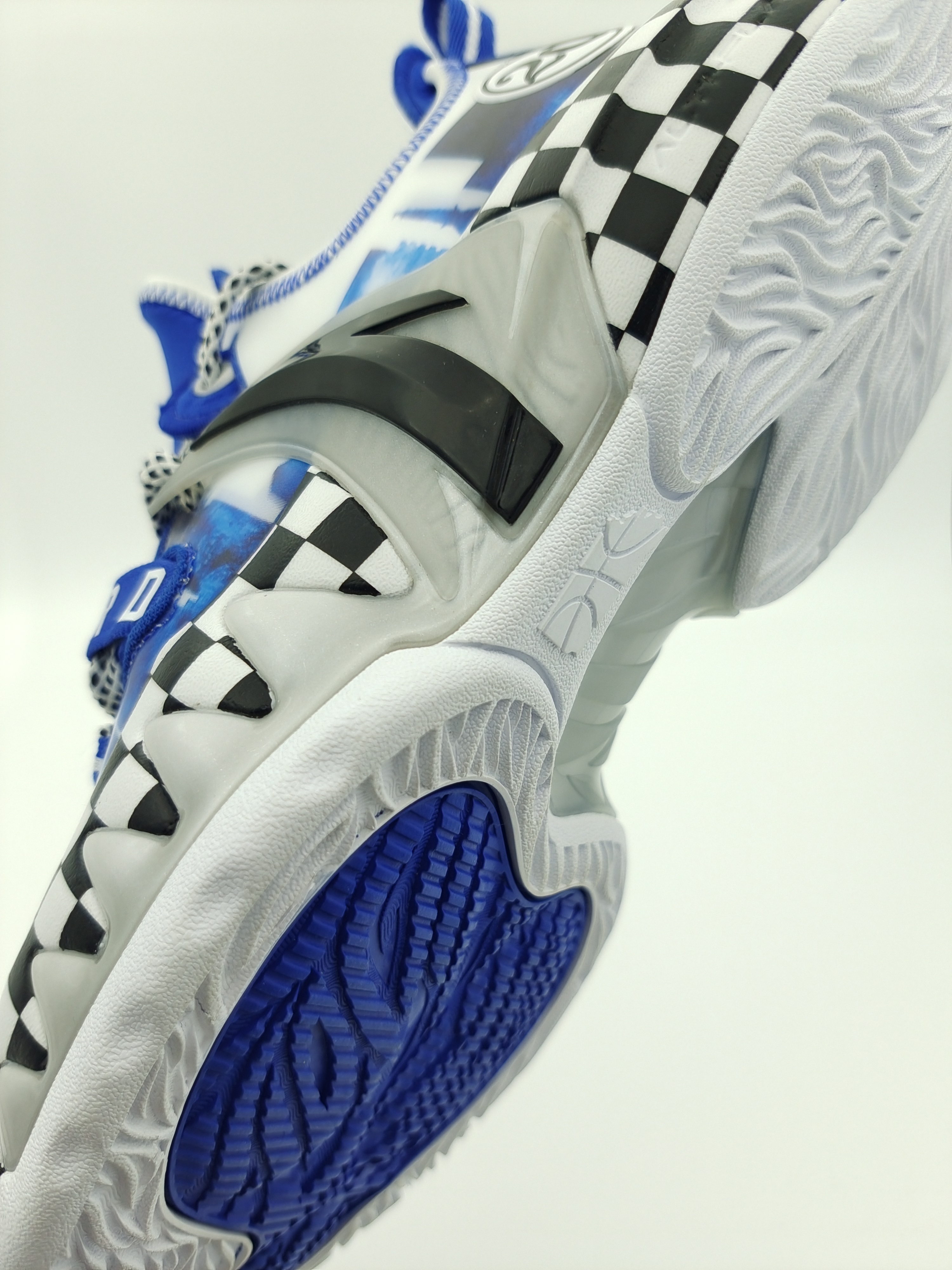 海沃德2有黑金配色吗,安踏海沃德2照片