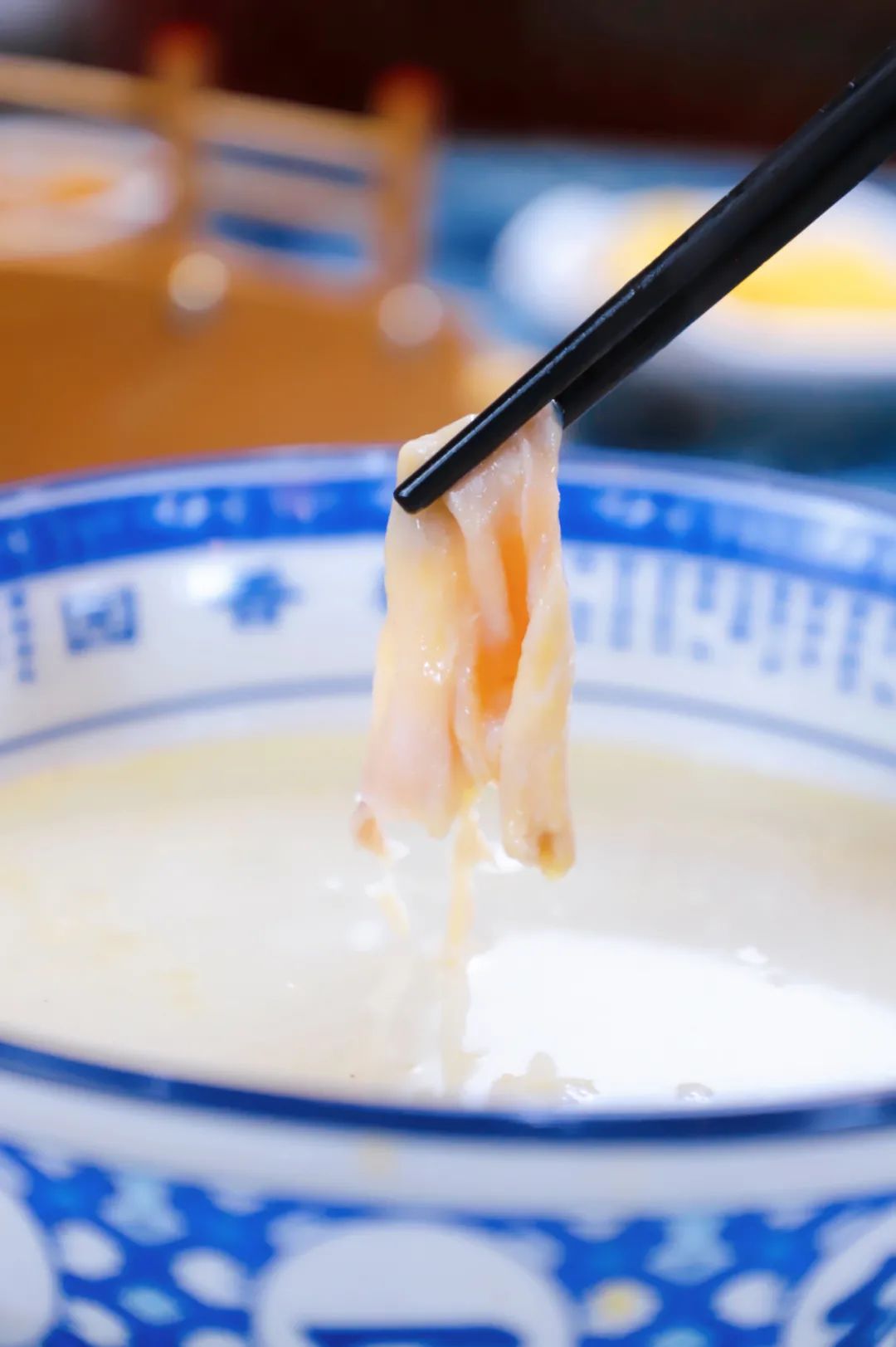 过桥米线汤底的简易做法,过桥米线汤底是什么做的