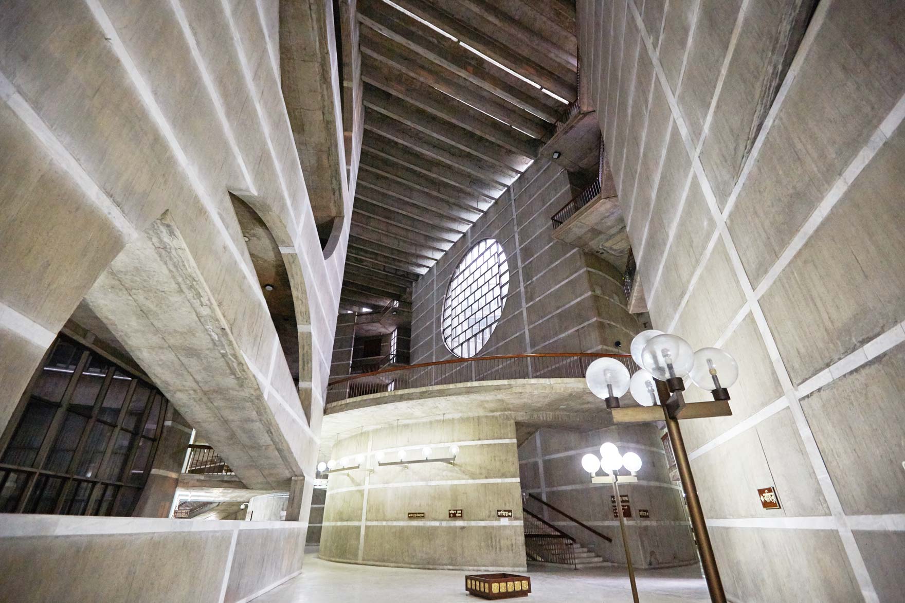 现代主义建筑大师格罗皮乌斯,建筑大师路易斯阿拉干作品