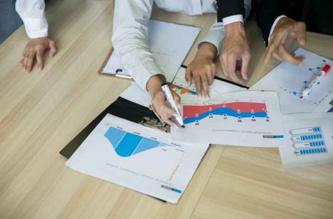 地产策划35岁以后如何转型,地产策划都转行摆摊