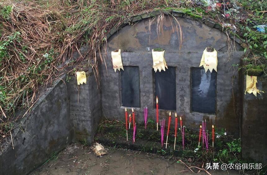 清明节上坟烧纸的正确方法,清明节扫墓白纸还是黄纸