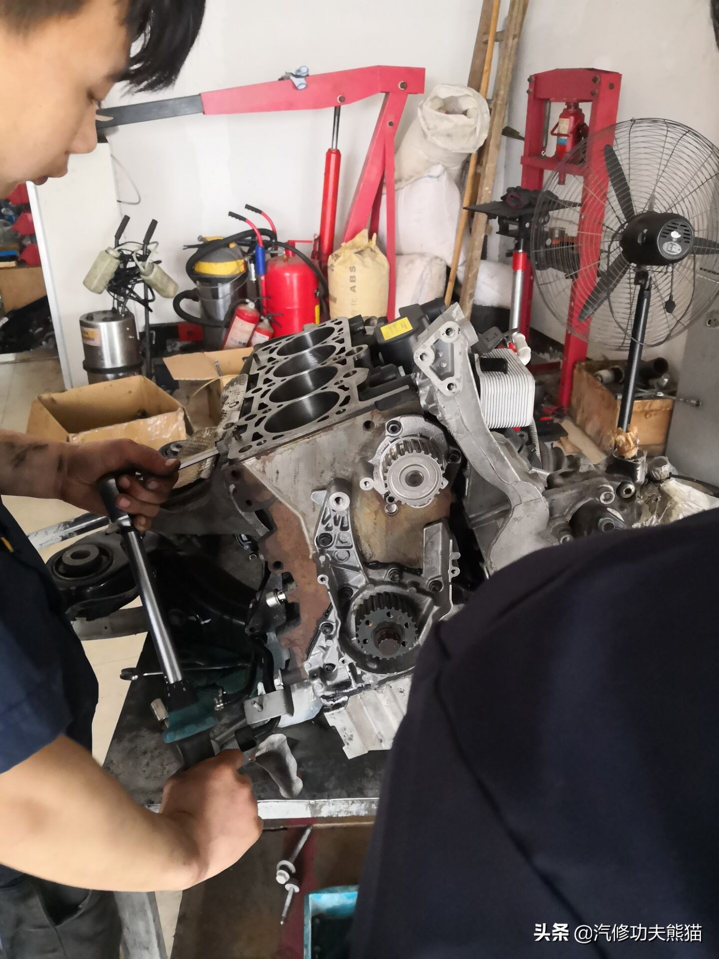 10年奥迪a6l2.0t烧机油维修,奥迪a6l2.0t烧机油吗