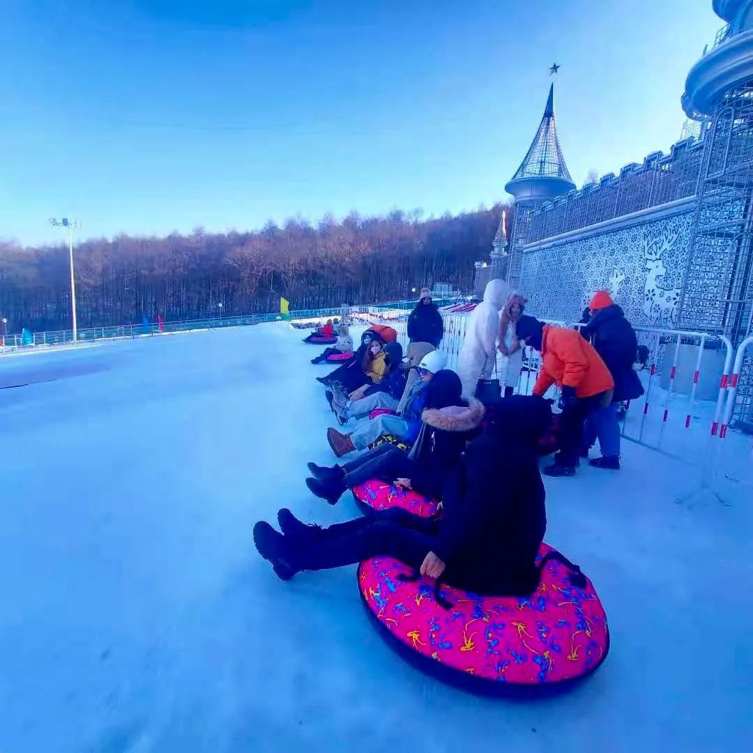 放假孩子们来家玩得好开心,放假了孩子还闹着要去幼儿园