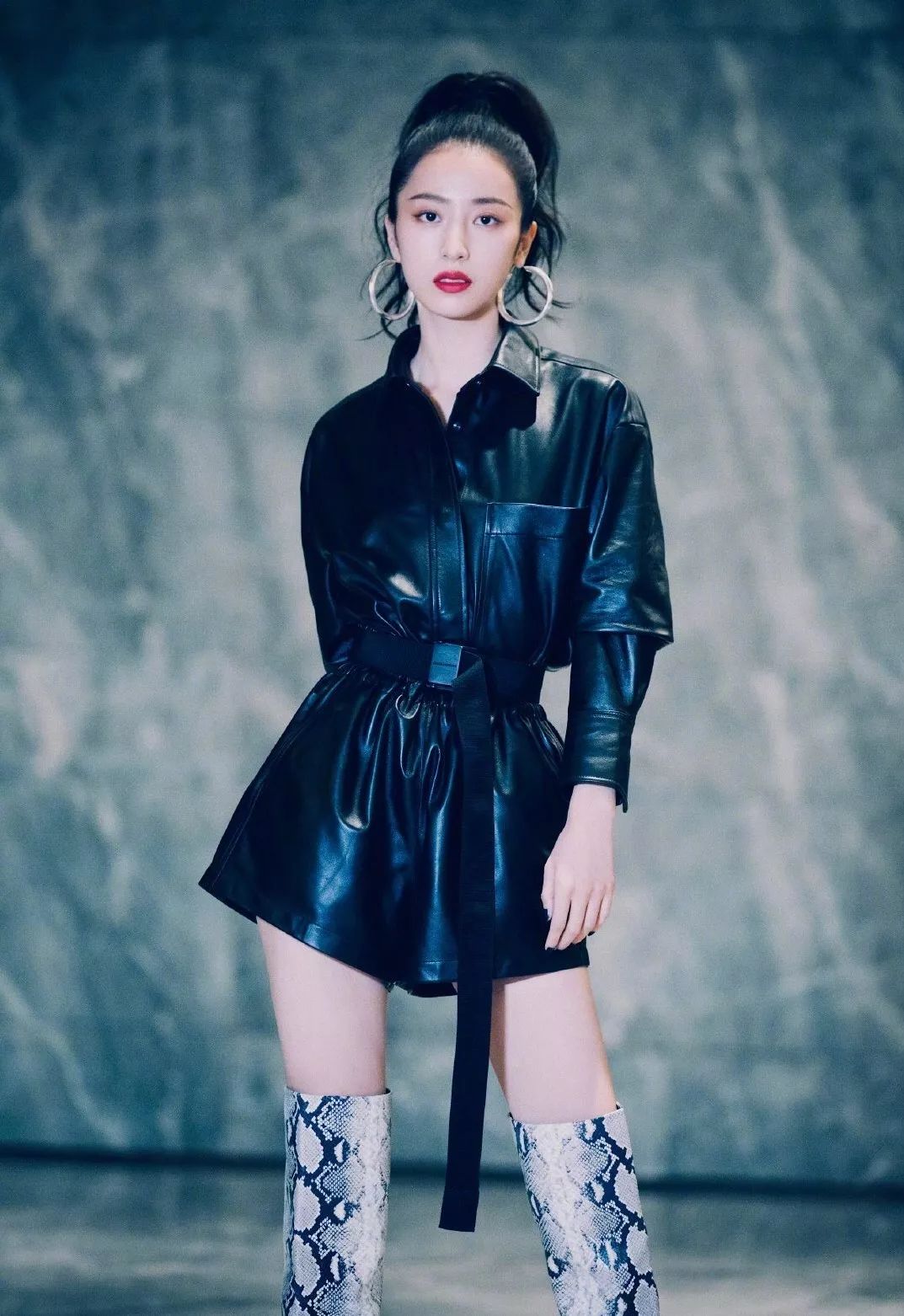 外套那么多,今年我还是选皮衣