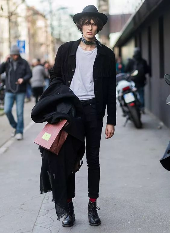 帽子怎么戴才能防止飞起来,戴棒球帽怎么撑起来小技巧