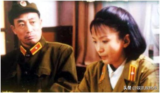 曾直指冯小刚“装洋蒜”，46岁娶小4岁三婚妻子，今64岁生活惬意