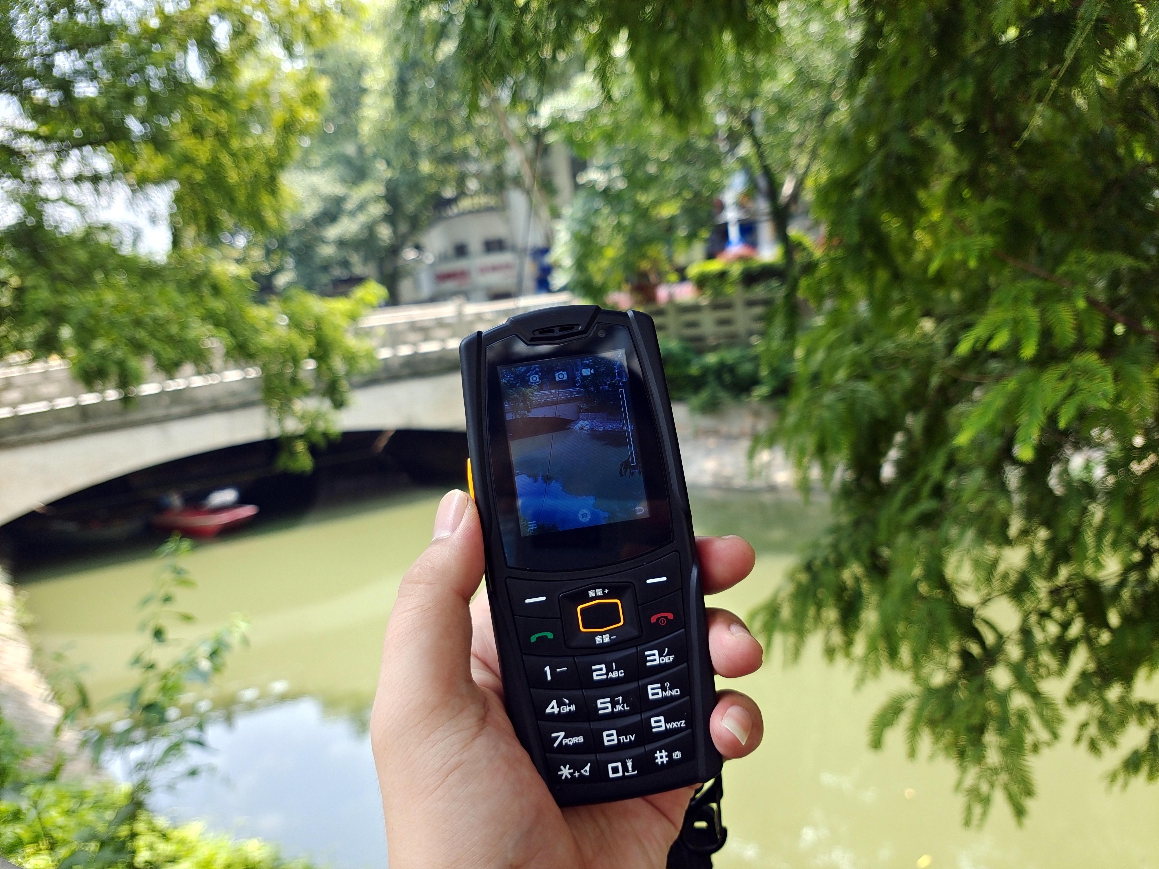 续航300小时，竟然还支持微信和抖音，AGMM7三防手机评测