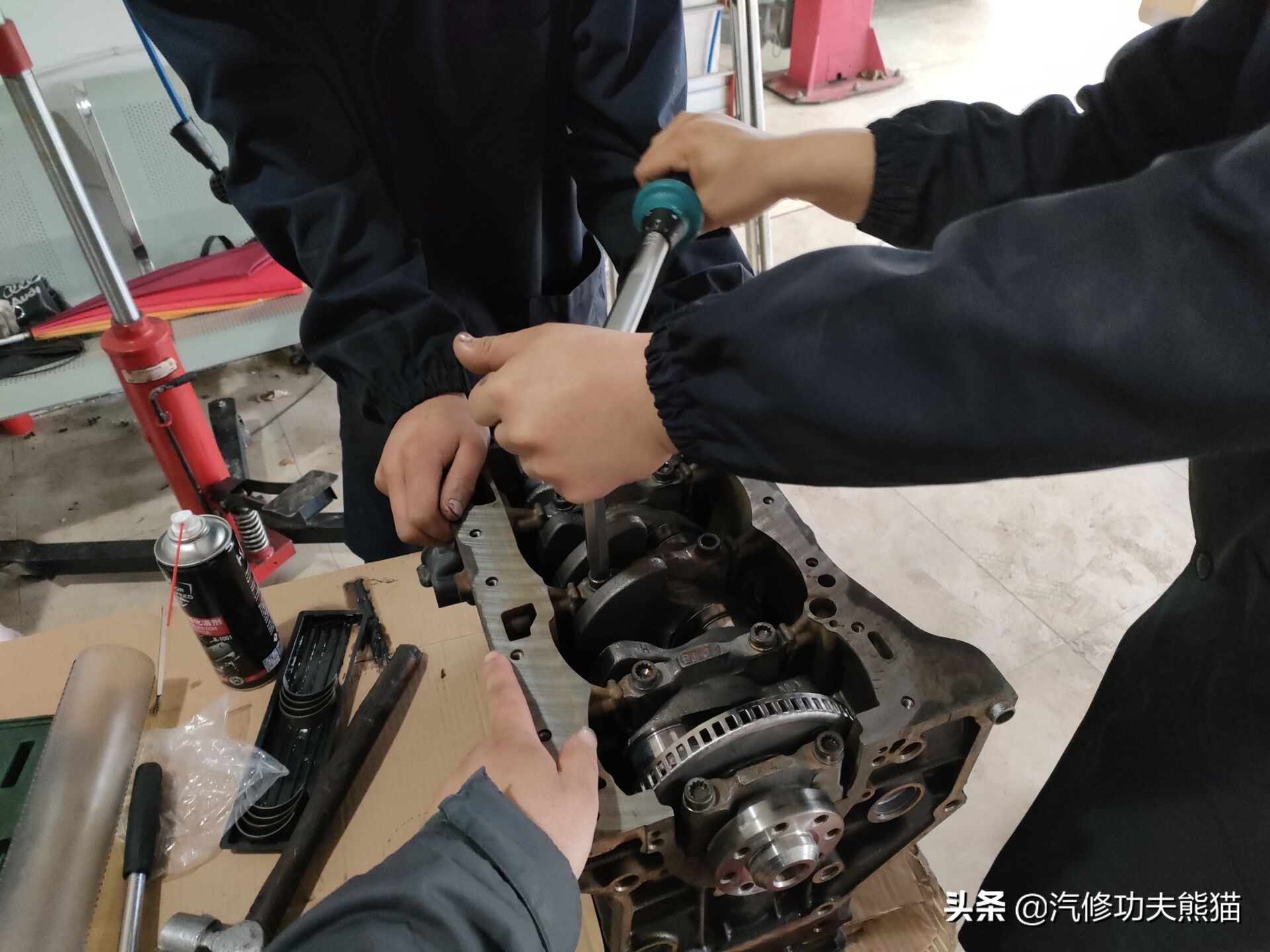 斯柯达昊锐烧机油维修视频,大众斯柯达昊锐1.8t烧机油