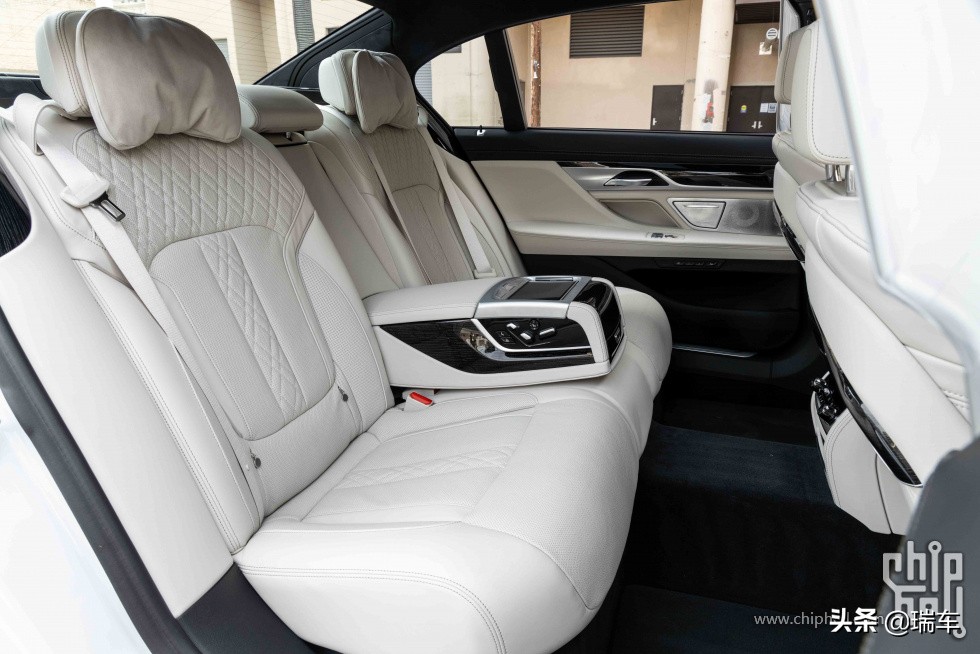 新款宝马m760liv12曜影特别版,宝马的v12