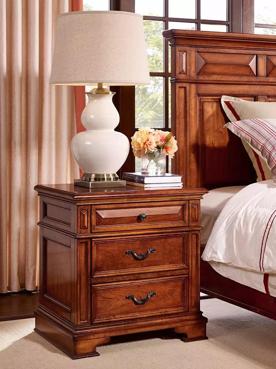 床头柜这样搭配卧室真的好美 (美洛铂格床头柜)