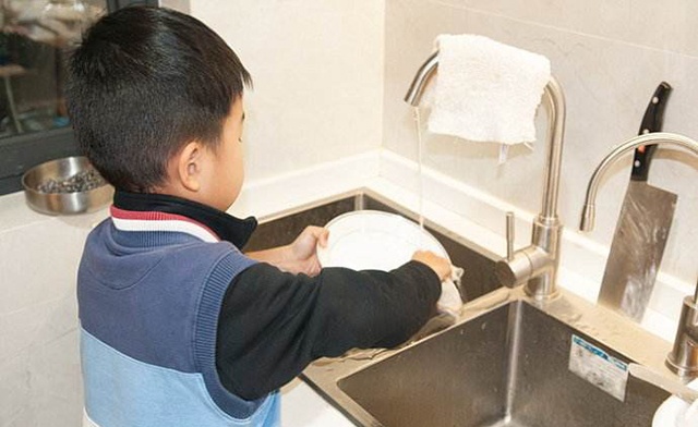 李玫瑾教授青春期孩子该不该住校,李玫瑾教授孩子叛逆期怎么教育