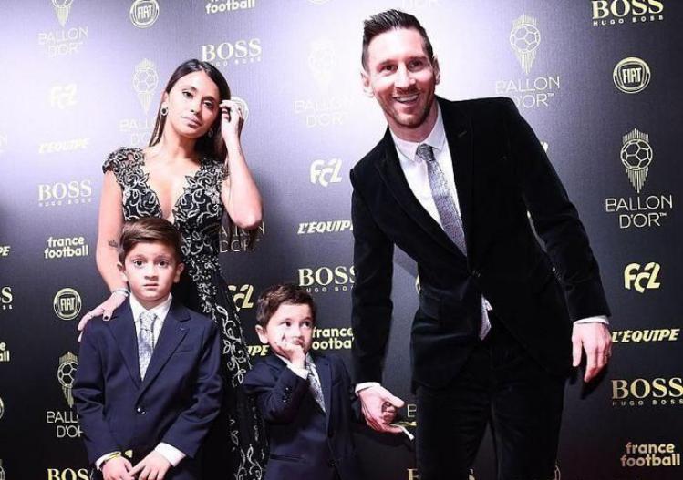 梅西6夺金球奖,梅西6夺金球奖瞬间