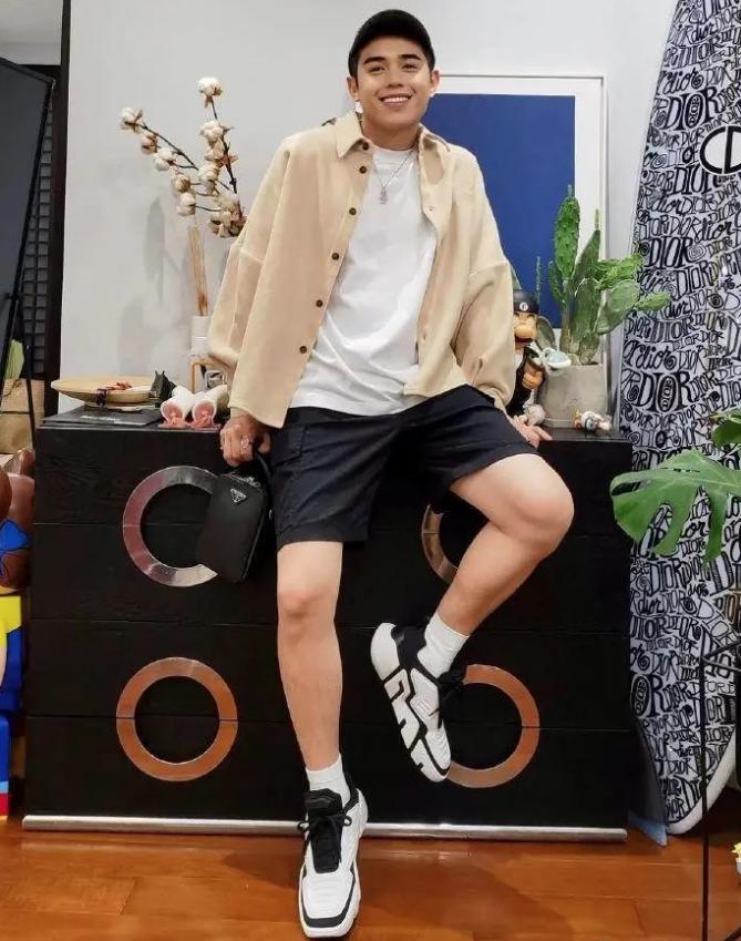 李佳琦小助理活成顶级富豪，直播真的来钱这么快吗？