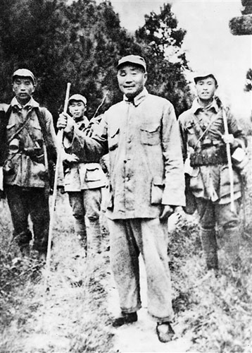 十大元帅40岁时是何身份：林彪是司令，陈毅是军长，贺龙挖野菜