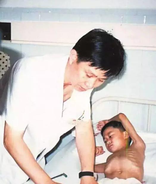 国内外专家质疑、成功率不到10%,他却固执己见,成功创下医学奇迹