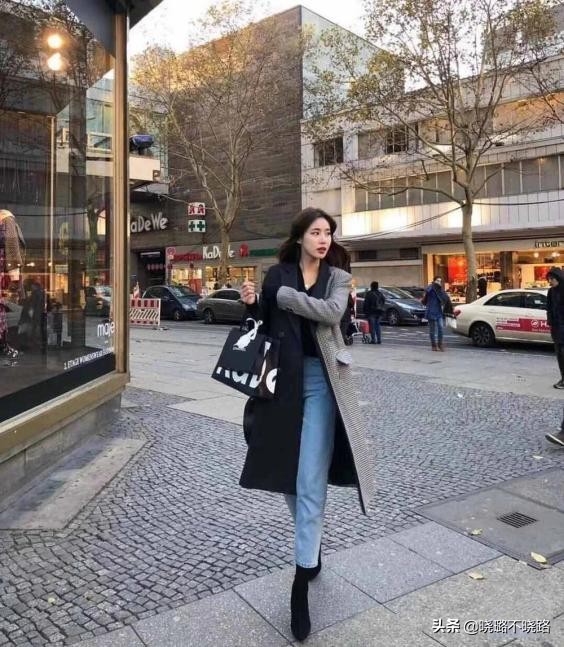 人人都有的牛仔裤怎么穿才时髦,每个人必备的牛仔裤