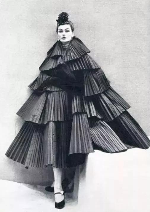 这位香奈儿的死对头，迪奥先生齐名，打造出最原汁原味的法式优雅