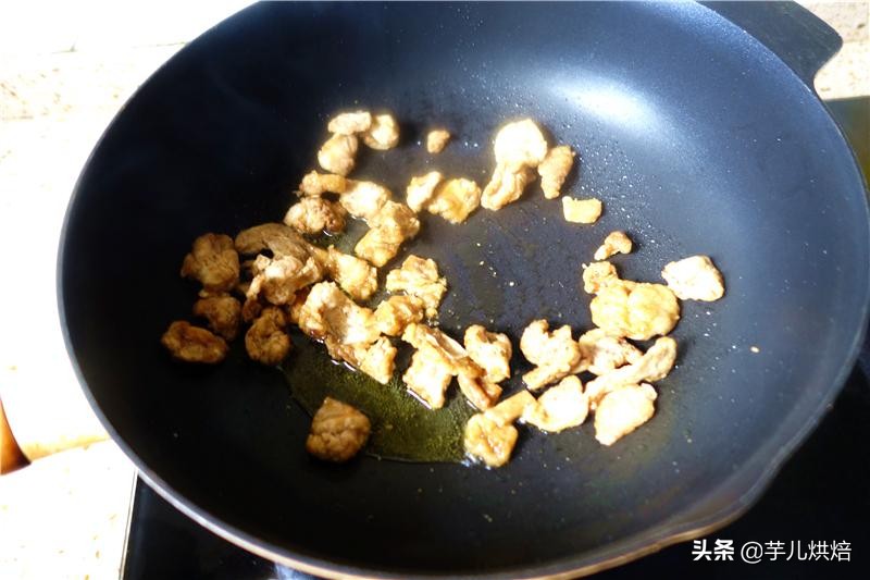 油渣倒掉还是炒菜好吃,油渣也别扔