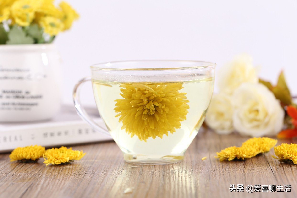 谷雨宜喝岩茶绿茶红茶,今日谷雨时值暮春初夏将至