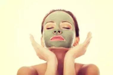 脸上敷面膜过敏长痘了怎么办,易过敏长痘用什么面膜