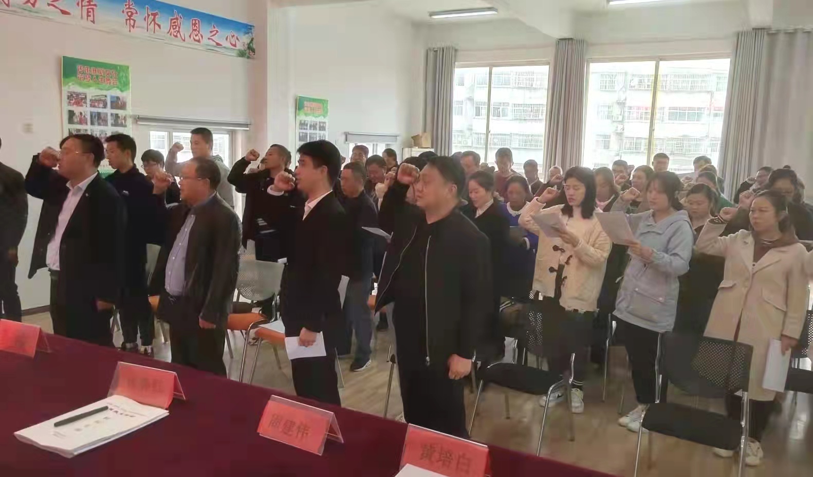 全体教职工要切实强化师德师风,加强师德师风建设的责任感