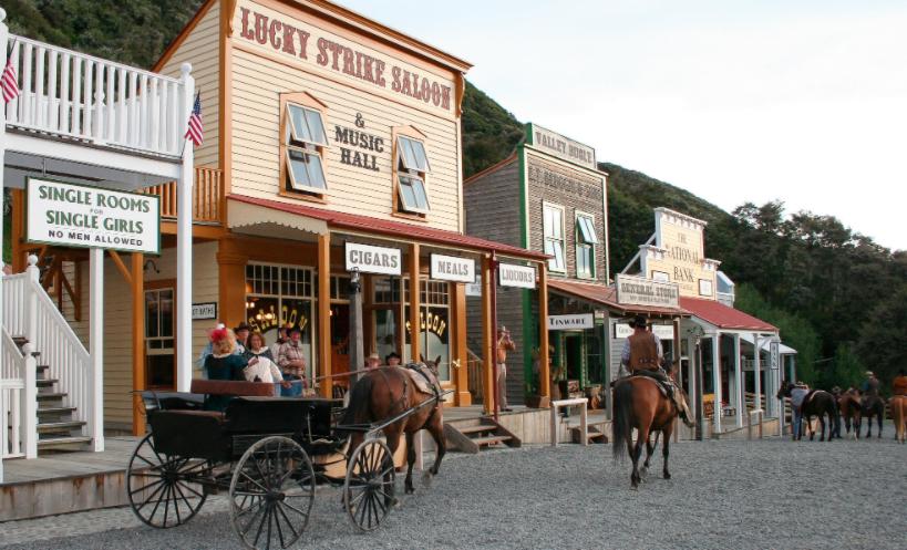 新西兰一小镇挂牌出售,364万平仅售5300万,租下来一天仅3.5万