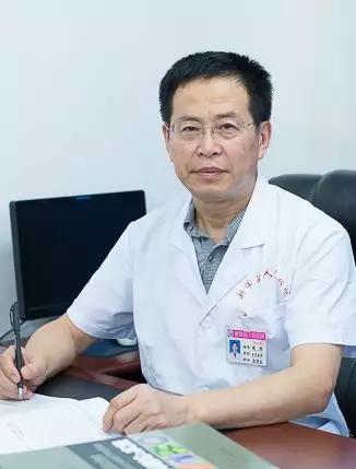 市中医院开展义诊,20多位医疗专家广场义诊