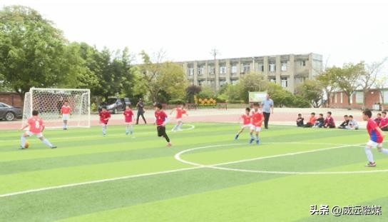 德国足球员来威远县,德国足球大咖进威远校园